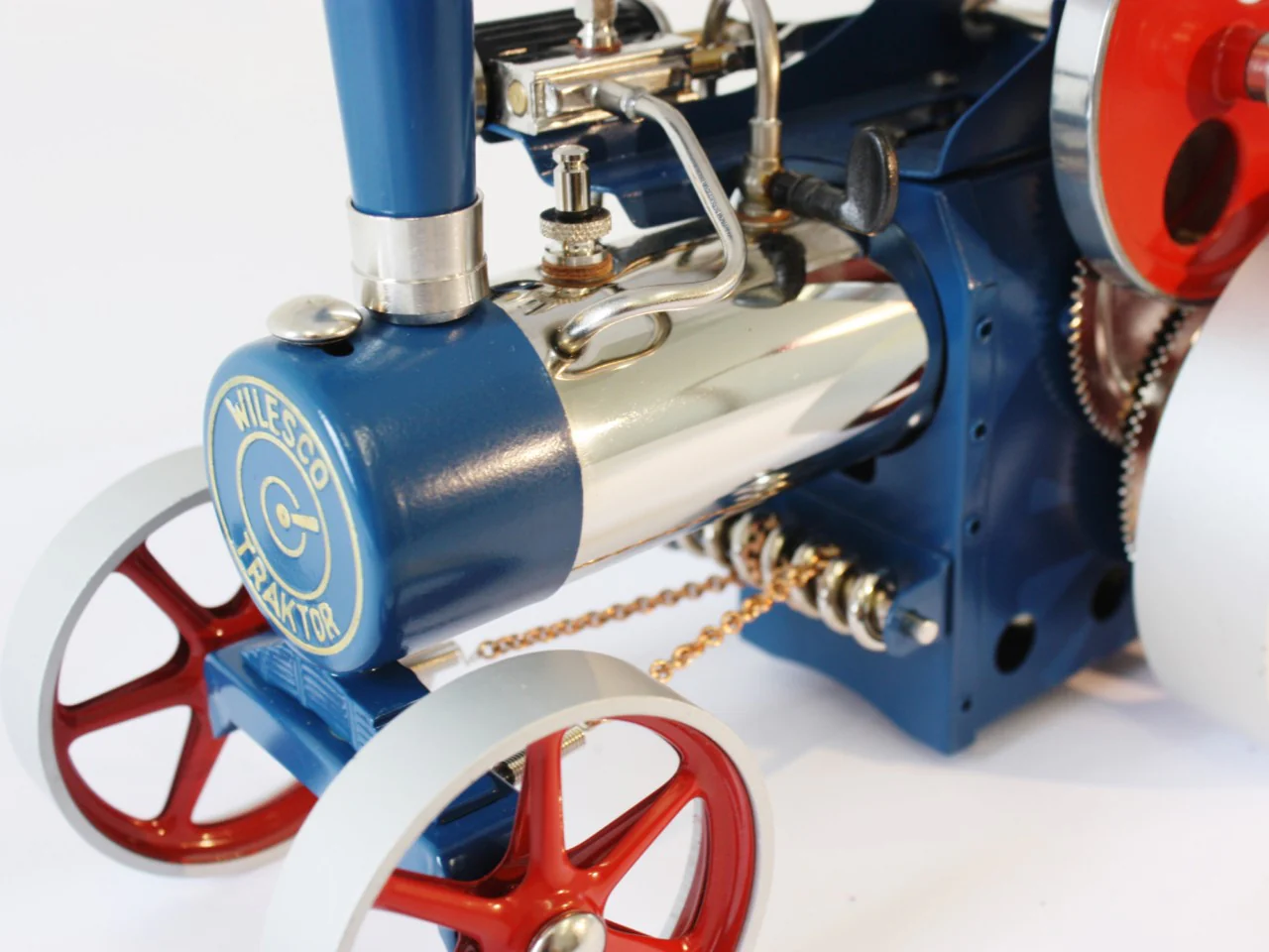 Wilesco D415 Steam Traction Engine Kit Blue/Red - Image 4