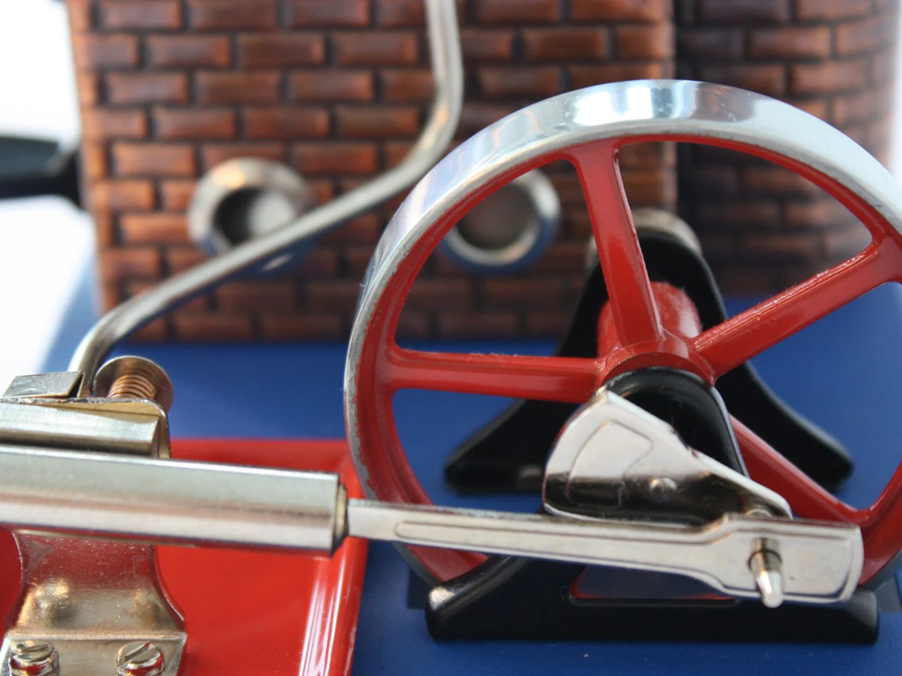 Wilesco D6 Stationary Steam Engine - Image 4